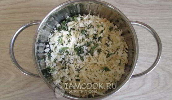 вареники с крапивой, творогом и сыром