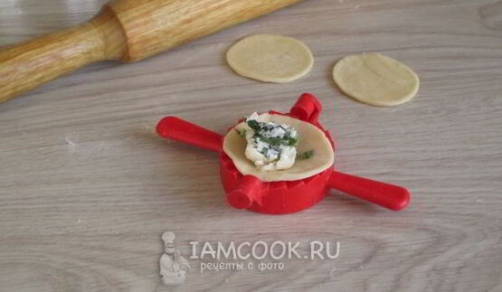 вареники с крапивой, творогом и сыром