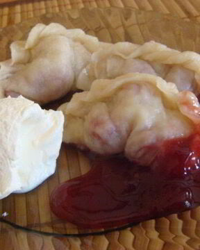 Вареники с вишней на пару