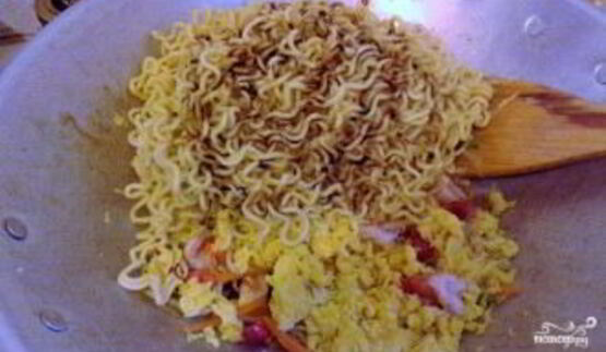 яичная лапша с овощами