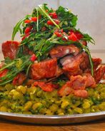 Жаркое из копченой свинины с горохом