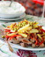 Жаркое из мяса с жареной картошкой
