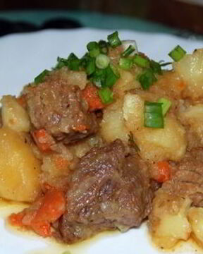 Жаркое по-домашнему с мясом и картофелем в мультиварке