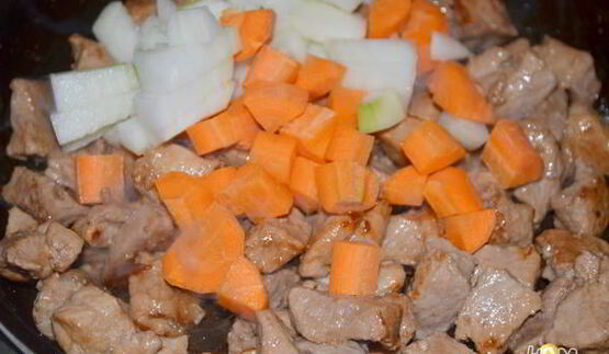 жаркое со свининой в горшочке