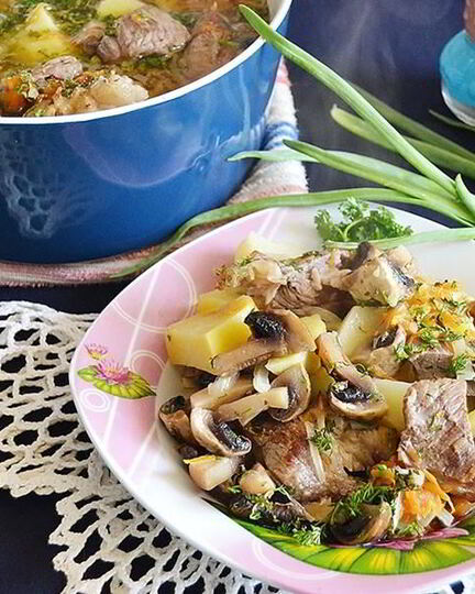 Рецепт жаркого в утятнице с грибами и свининой
