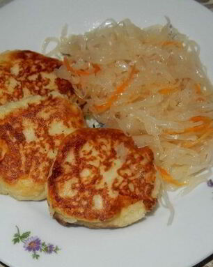 Картофельные зразы с квашеной капустой