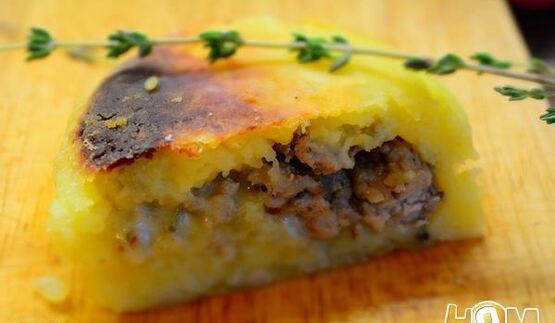 картофельные зразы с мясом и сыром