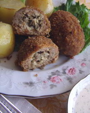 Куриные зразы с грибами под сметанно-сливочным соусом