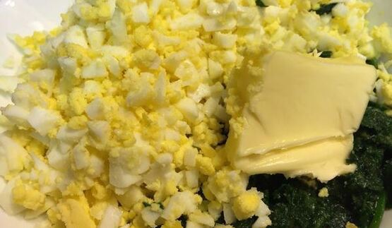 куриные зразы со шпинатом и яйцом