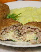 Мясные зразы с сыром, яйцом и зеленью