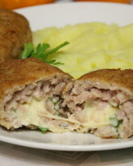 Рецепт мясных зраз с сыром, яйцом и зеленью