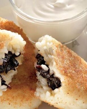 Зразы из рисовой каши на молоке с черносливом
