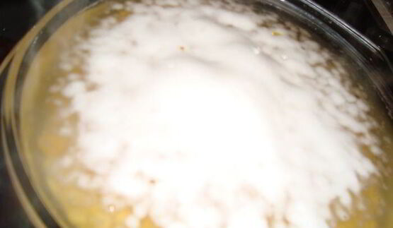 гороховая каша с мускатным орехом и соевым соусом