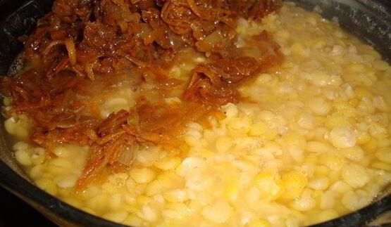 гороховая каша с мускатным орехом и соевым соусом