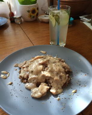 Гречка с грибами и белым соусом