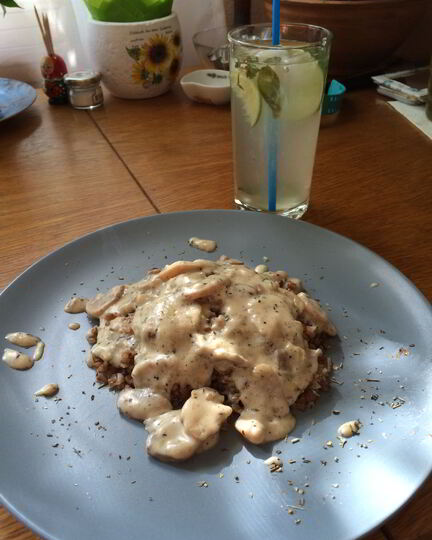 Рецепт гречки с грибами и белым соусом