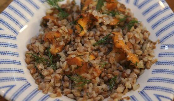 гречка с грибами, луком и укропом