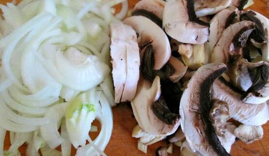 гречка с курицей под сметанно-грибным соусом