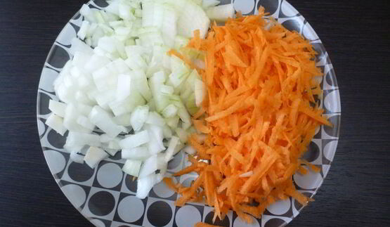 гречка с овощами и мясной тушенкой