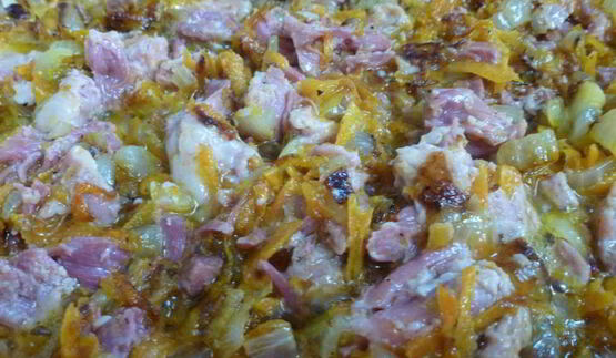 гречка с овощами и мясной тушенкой