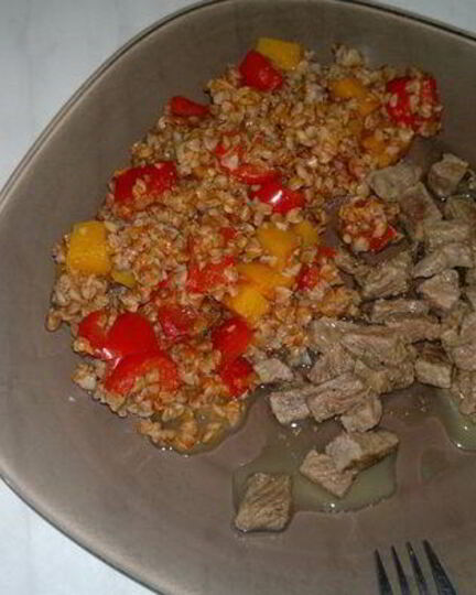 Рецепт гречки с томатным пюре, перцем и тыквой, говядина тушеная с тимьяном