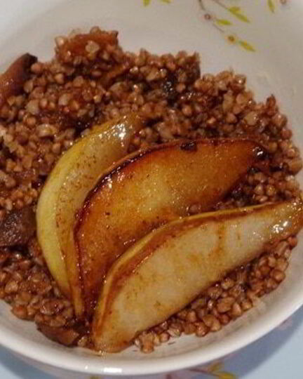 Рецепт гречневой каши с курагой и грушей