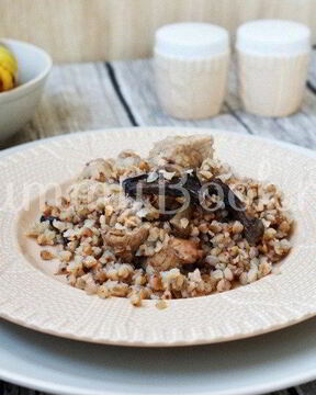 Гречневая каша с мясом и грибами в мультиварке