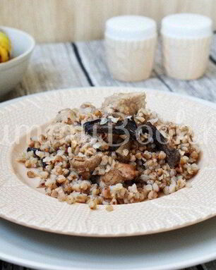 Гречневая каша с мясом и грибами в мультиварке