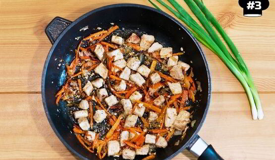 зеленая гречка со свининой и грибами