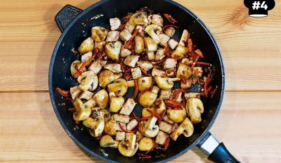 зеленая гречка со свининой и грибами