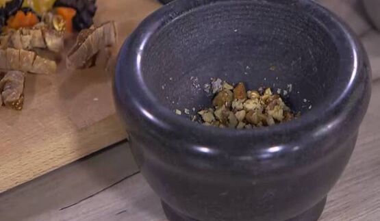 каша из киноа с орехами и сухофруктами