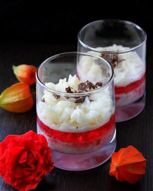 Каша из рисовых хлопьев с вишневым желе