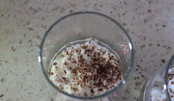 каша из рисовых хлопьев с вишневым желе