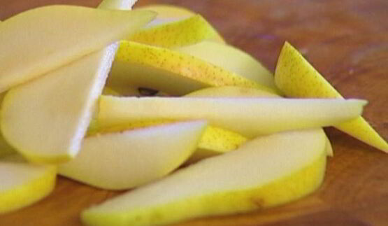 кукурузная каша с грушей, изюмом и клюквой