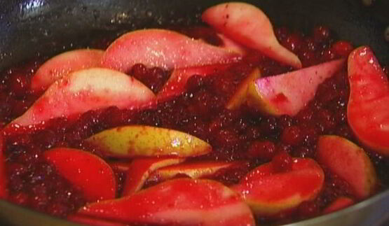 кукурузная каша с грушей, изюмом и клюквой