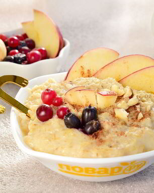 Датская овсянка с кусочками фруктов