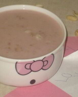 Клубнично-сливочная овсяная каша с лавандой