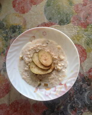 Овсяная каша с грушей и корицей
