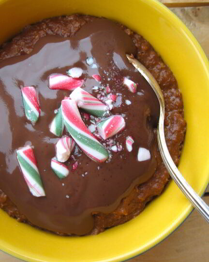 Рецепт овсяной каши с шоколадным пудингом и мятной карамелью