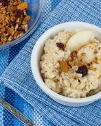 Овсяная каша с яблоком и корицей