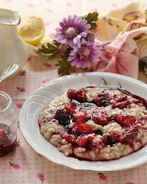 Овсяная каша с ягодами, апельсином и корицей