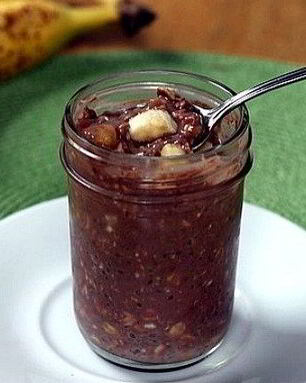 Овсянка в банке с бананом и какао