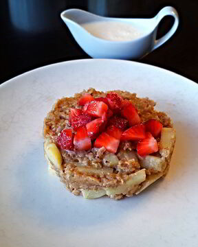 Запеченая овсянка с фруктами и орехами