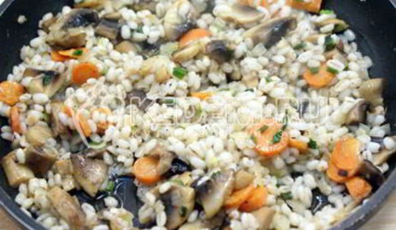 перловка с грибами