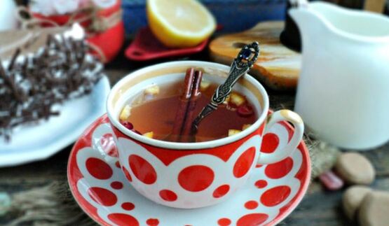 чай с апельсиновой коркой, клюквой и корицей