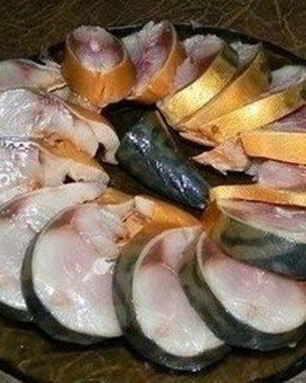 Домашняя соленая скумбрия в чайном рассоле