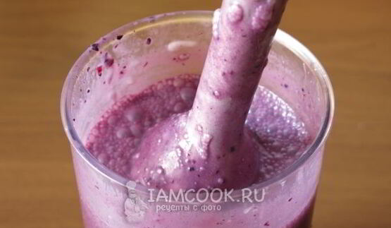 чернично-ежевичный коктейль