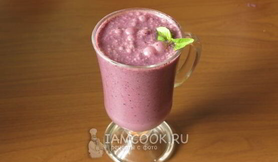 чернично-ежевичный коктейль