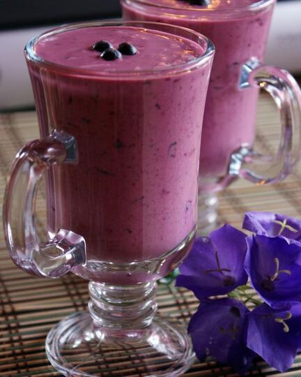 Рецепт чернично-клубничного коктейль