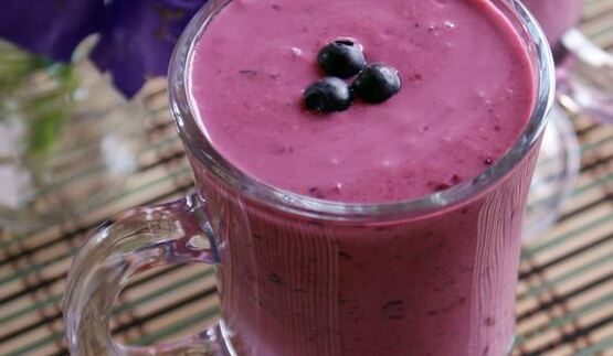 чернично-клубничный коктейль